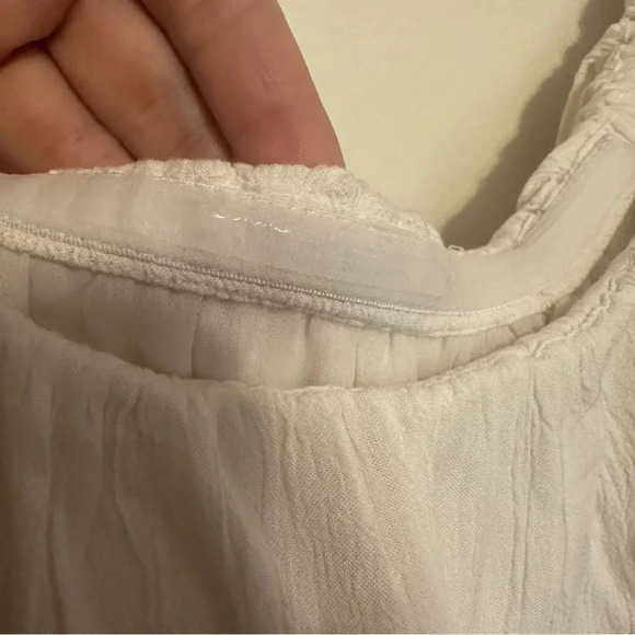 American Eagle White Romper with Floral Embroidery Size 8 - Picture 10 of 14